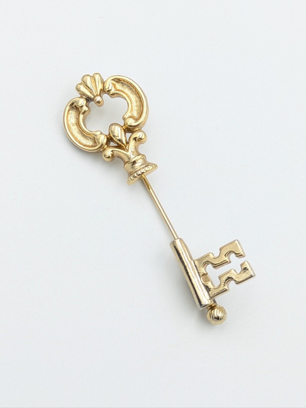 Vintage signed Avon gold tone skeleton key stick pin hat pin lapel pin
